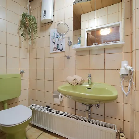 Lejlighed Marx - In Zentraler Lage - Ideal Fuer 2 Personen Mit Waschmaschine Und Gratis Wlan