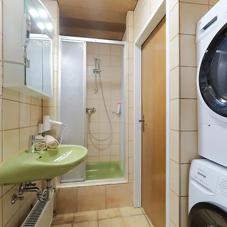 Marx - In Zentraler Lage - Ideal Fuer 2 Personen Mit Waschmaschine Und Gratis Wlan Appartamento *