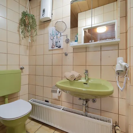 Marx - In Zentraler Lage - Ideal Fuer 2 Personen Mit Waschmaschine Und Gratis Wlan *